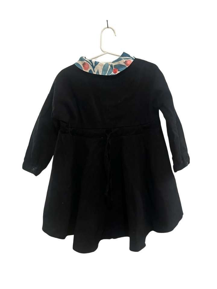 Kleid, 104, Popelin, schwarz mit buntem Kragen